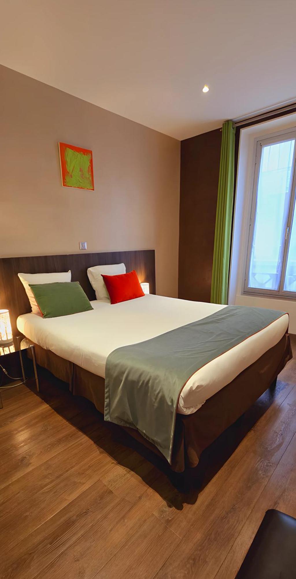 Pax Opera Hotel 3*