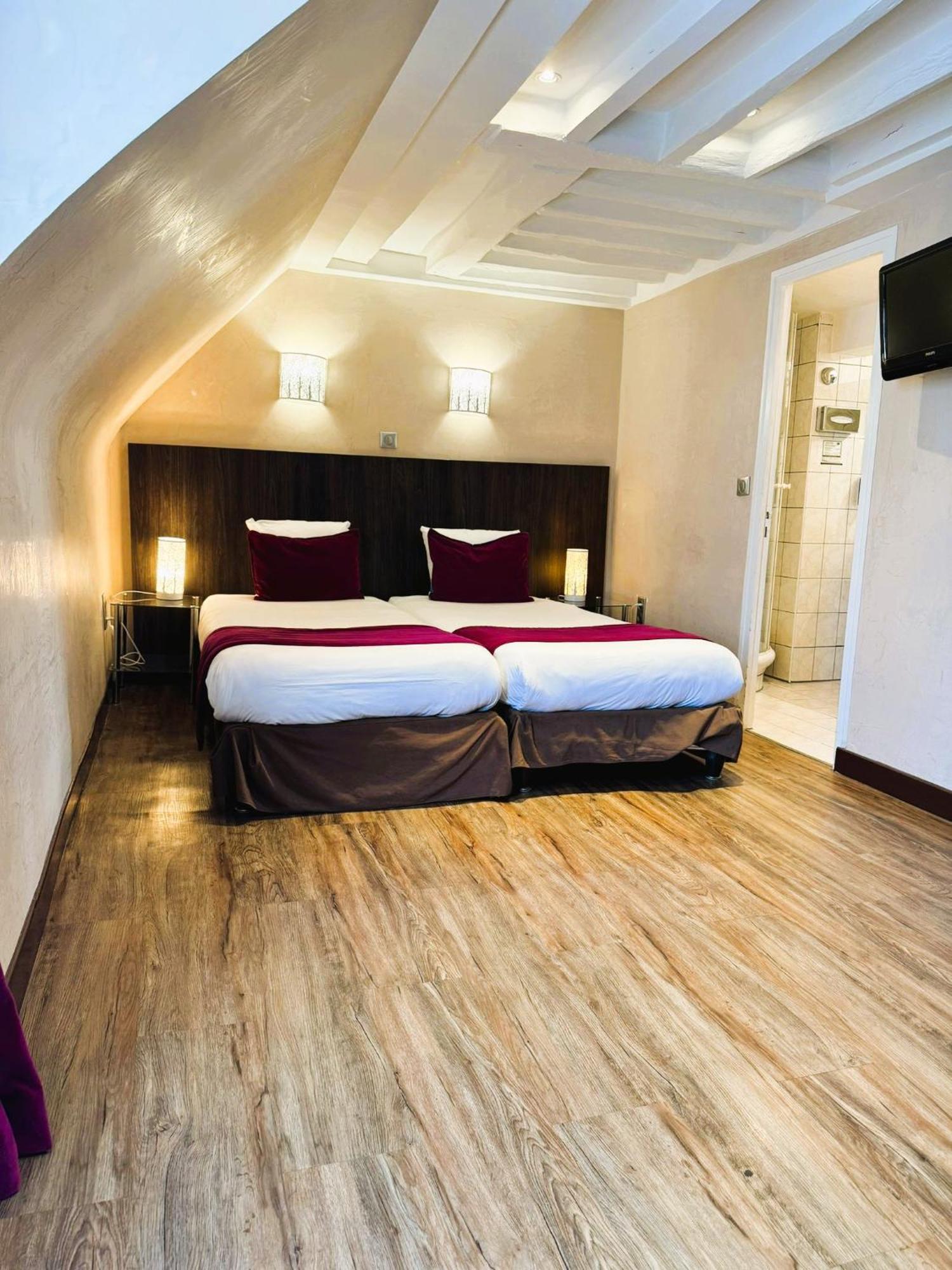 Pax Opera Hotel 3*